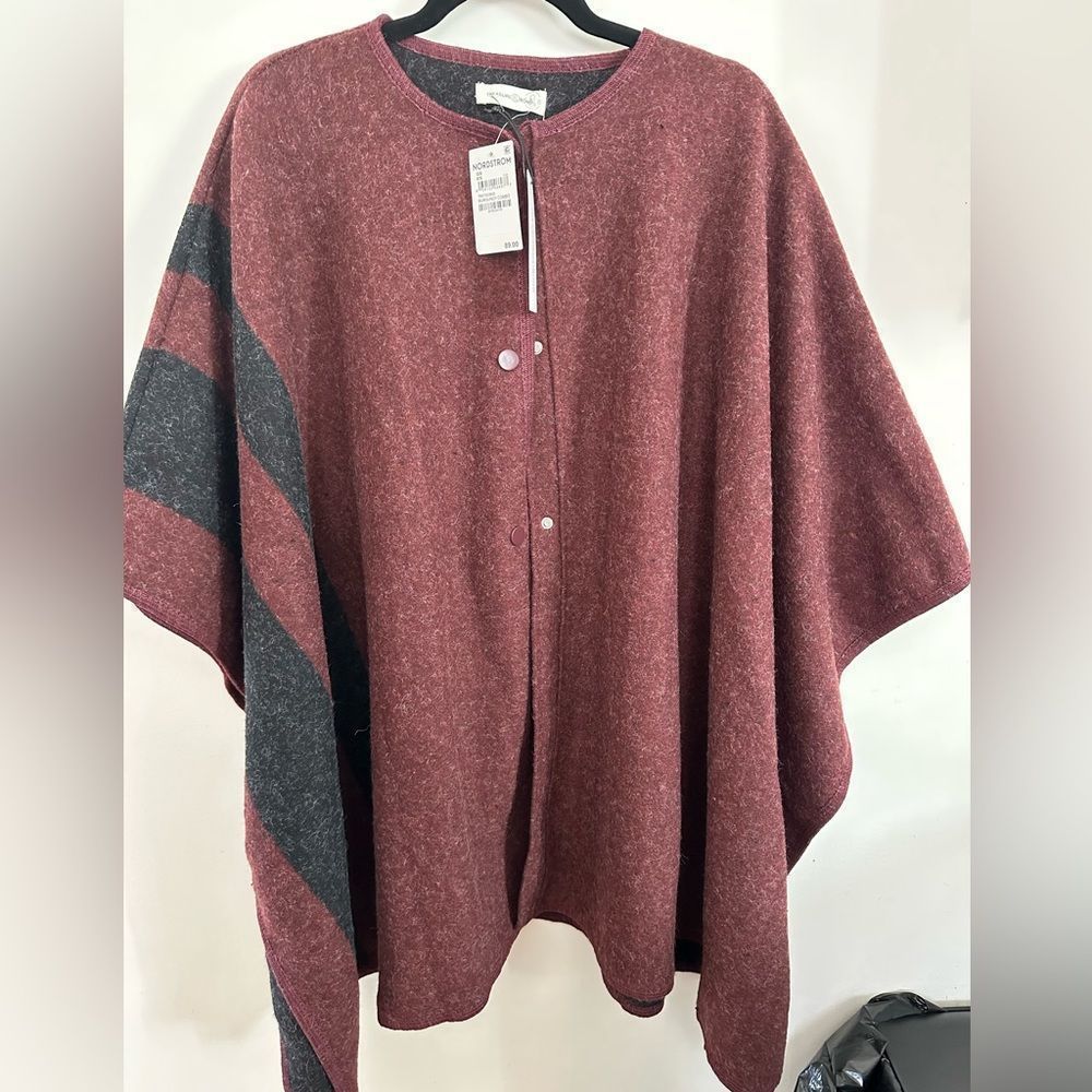 Treasure & Bond Blanket Style Snap Front Cape OS Burgundy‎